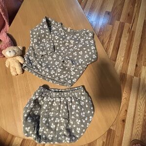Quincy Mae Gray Floral Bubble Shorts Set